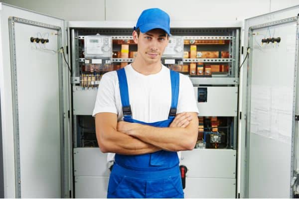 חשמלאי תעשייה